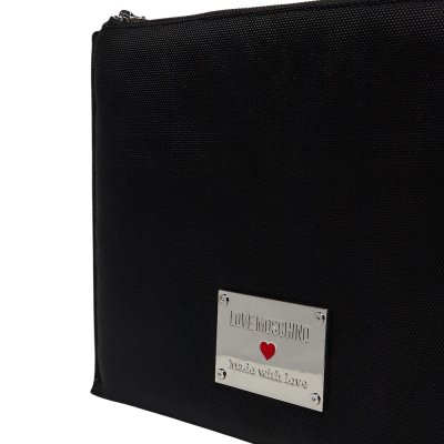 THE TRAVEL POUCH
